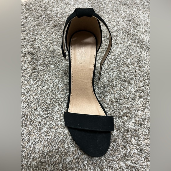 Black high heels - Picture 4 of 6